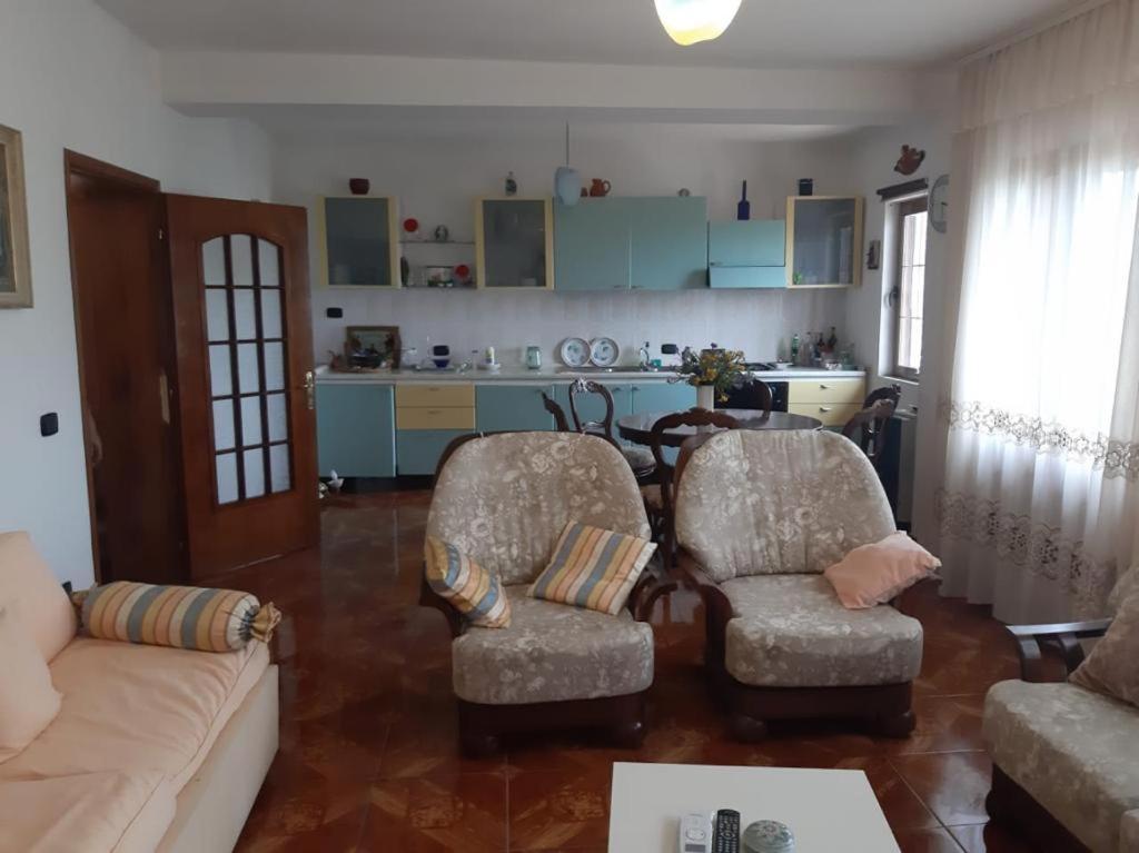 Guesthouse Villa Rosa Berat Habitación foto
