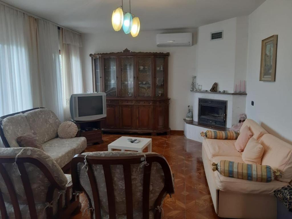 Guesthouse Villa Rosa Berat Habitación foto